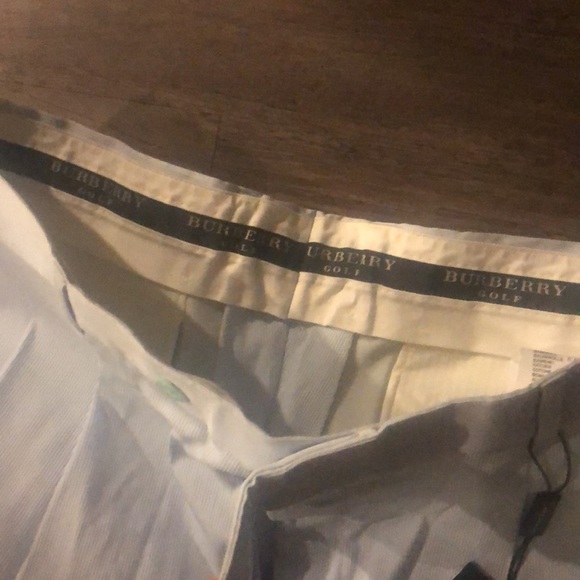 Short Burberry - Picture 2 of 4